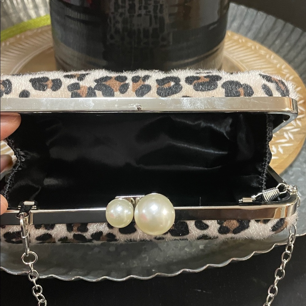 NWOT Leopard Print Clutch with Faux Pearl Clasp - Picture 3 of 6